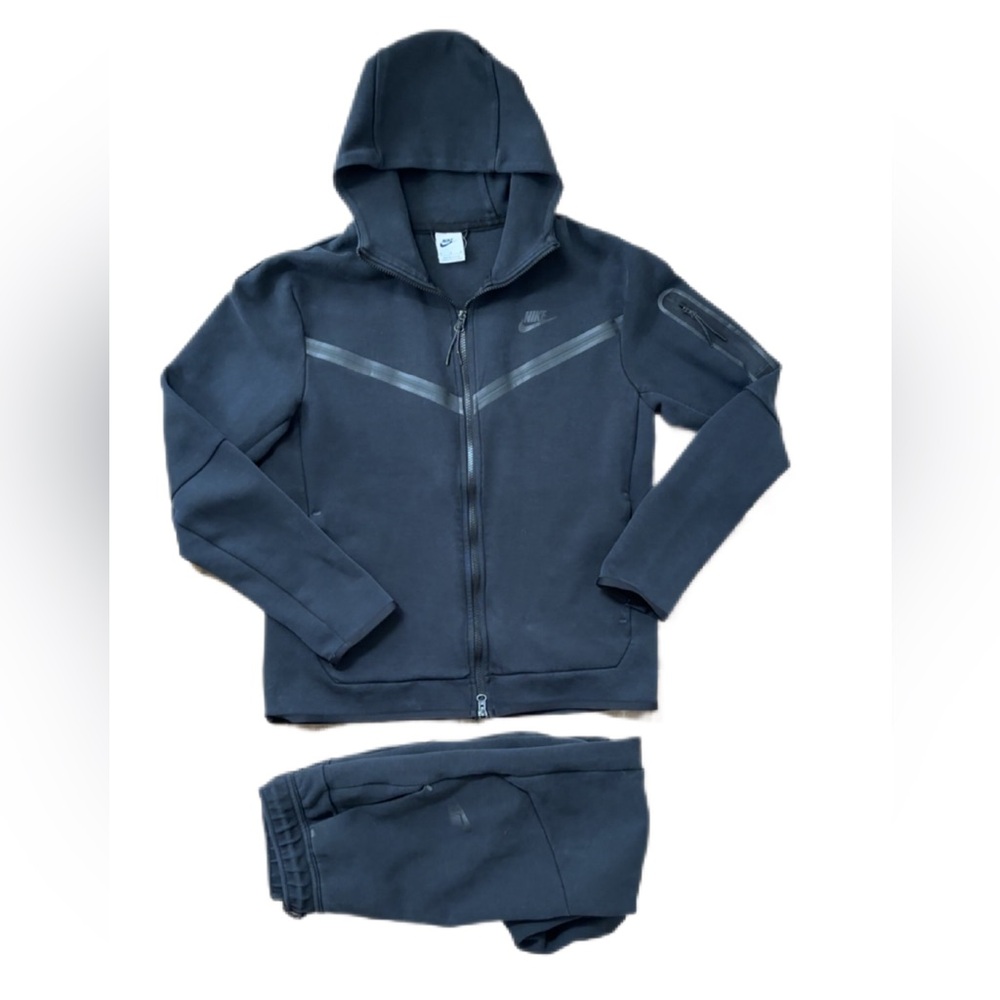 Nike Tech Fleece 2 piece tracksuit Black medium  Pants Med Jacket
